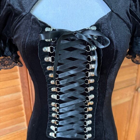 Gothic Victorian Visual Kei Velvet Obsessions Lace-up Front Gown Dress - Picture 5 of 11